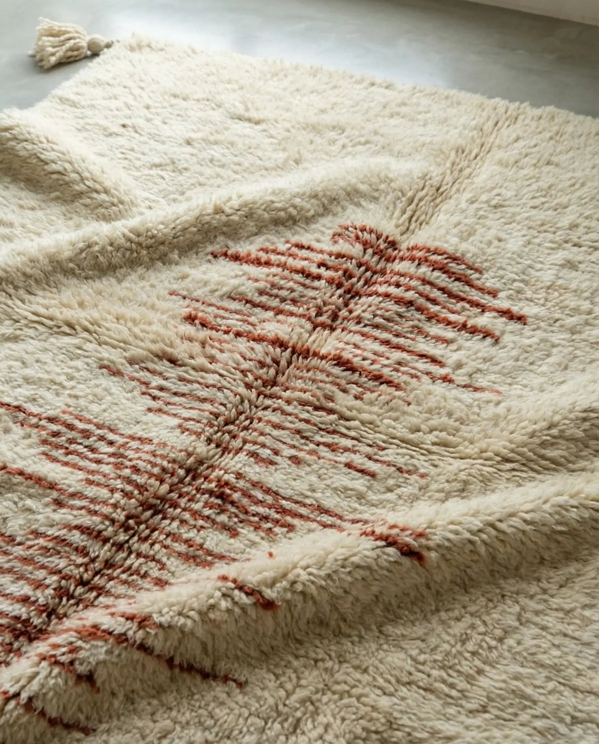 Beni Ourain wool rug, cream ground with a red linear motif at the center, product view 4
