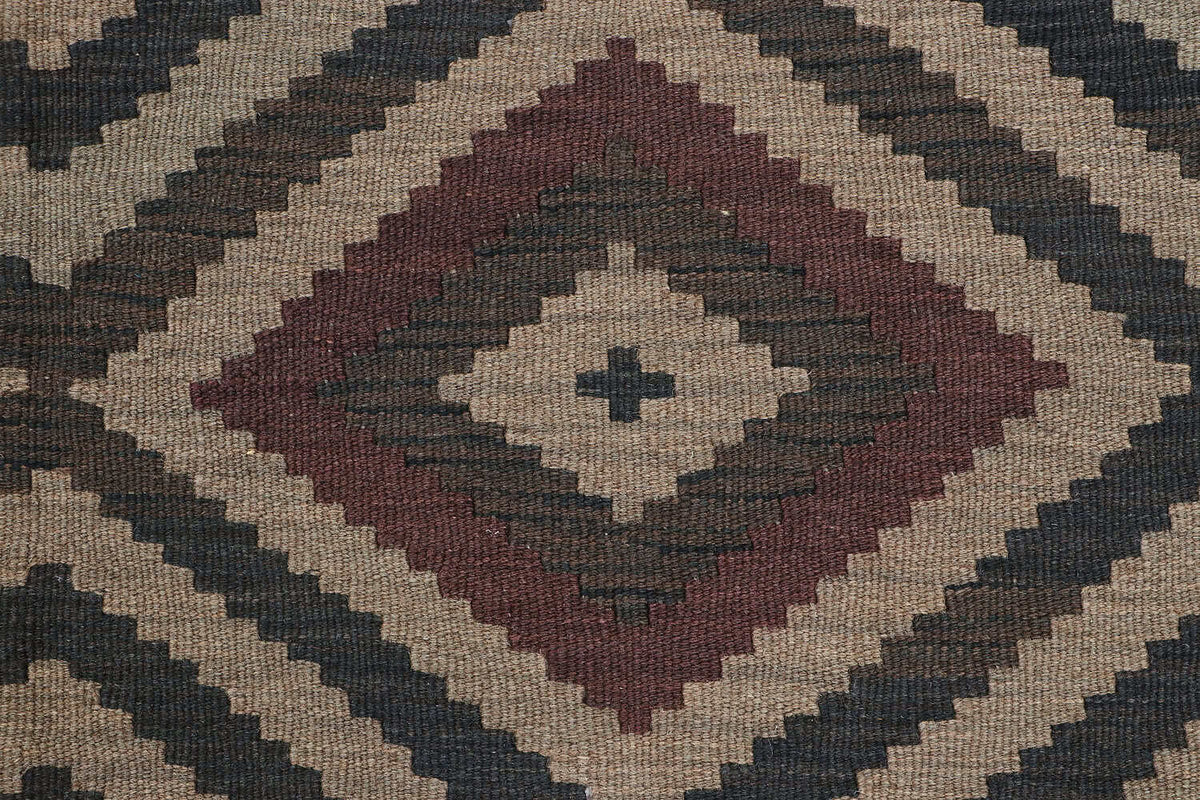 Earth Tone Large Diamond Kilim Rug, 199 × 147 cm — view 6