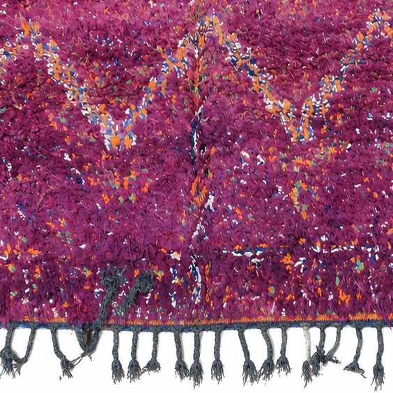 Vintage Berberteppich Magenta mit hellen Rauten, 335 × 174 cm, MF-054 – Detailausschnitt von Kante und Fransen