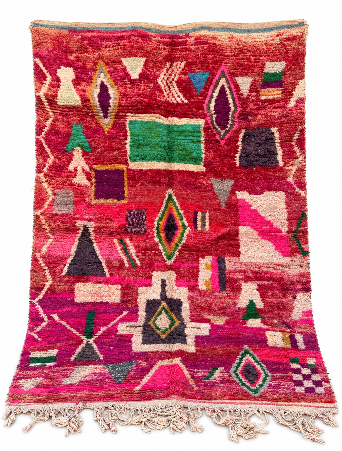 Vintage Berberteppich Rot mit abstrakten Symbolen – 314 × 193 cm – weitere Ansicht mit natürlichem Fall, anhand des Originalfotos aufbereitet.