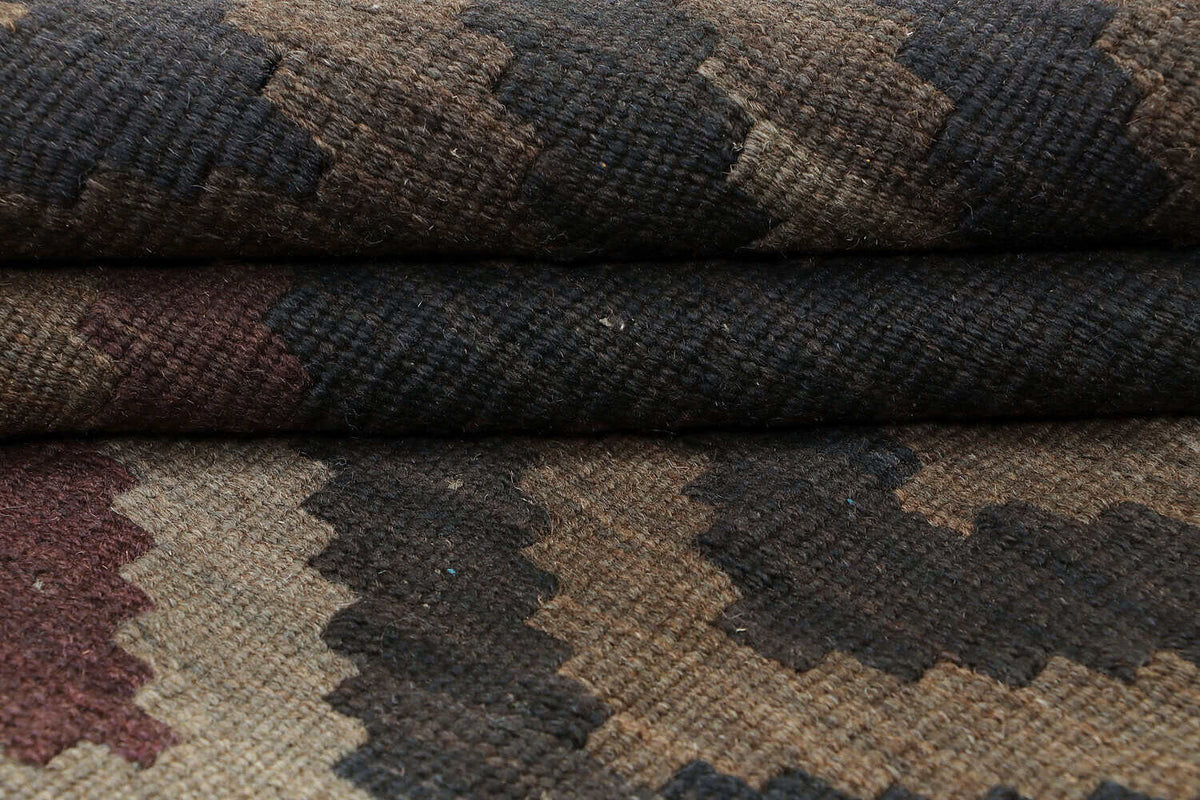 Earth Tone Large Diamond Kilim Rug, 199 × 147 cm — view 5