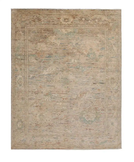 Beiger Orientteppich mit zarten grünen Blüten, 300 × 243 cm – Gesamtansicht