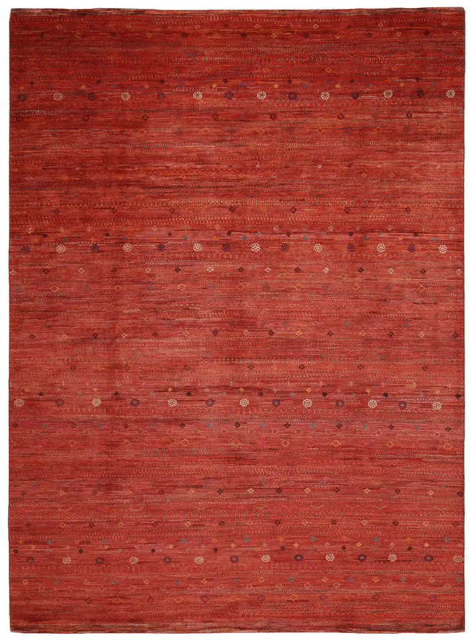 Roter Atash-Teppich mit kleinen bunten Motiven, 416 × 307 cm – Gesamtansicht