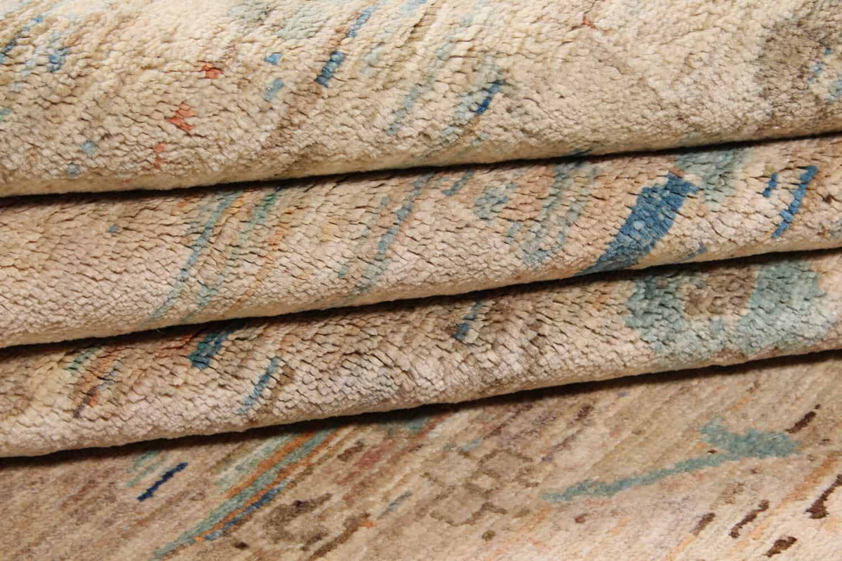 Heller Orientteppich mit Blüten in Creme und Pastellblau, 302 × 250 cm – weitere Ansicht 6