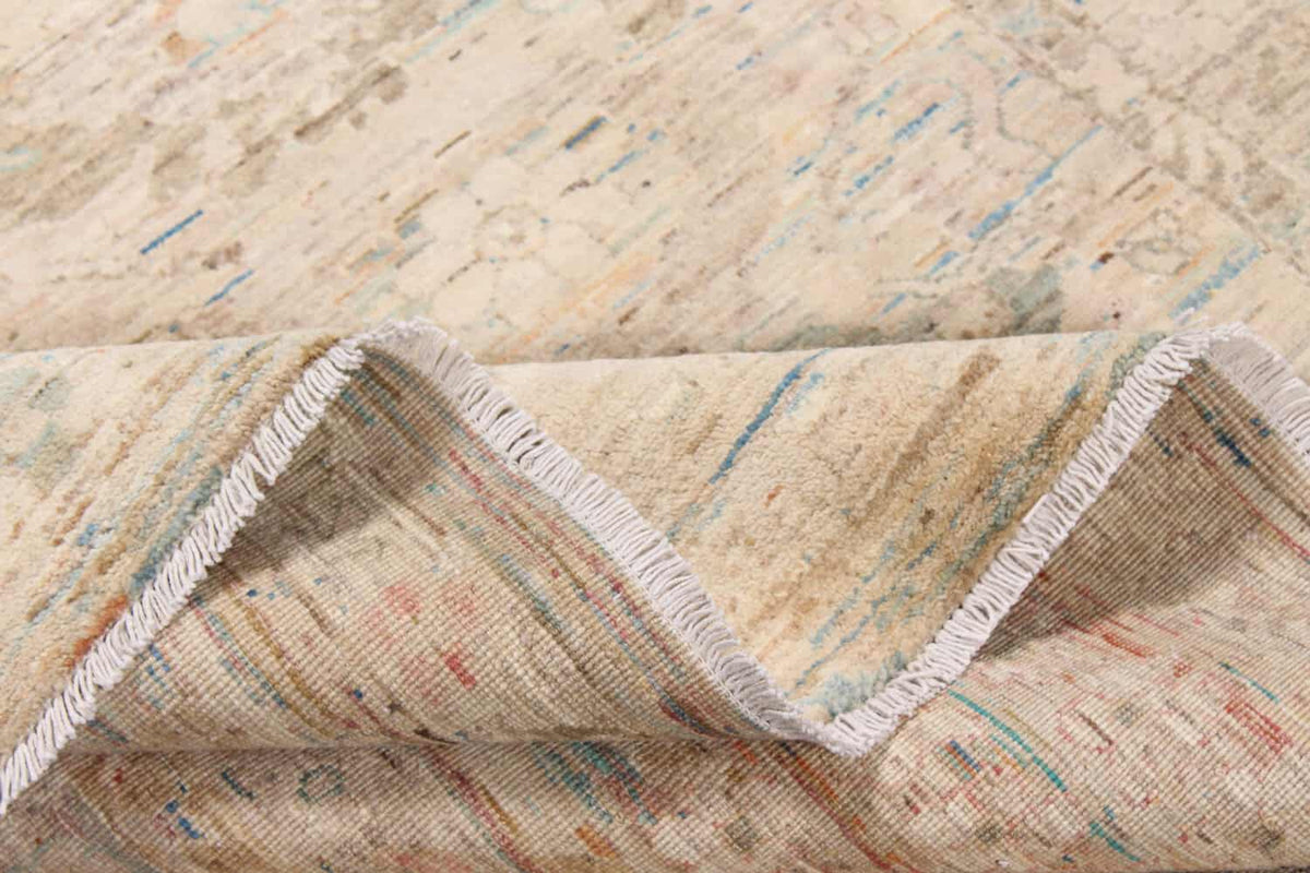 Heller Orientteppich mit Blüten in Creme und Pastellblau, 302 × 250 cm – weitere Ansicht 3