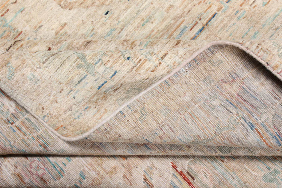 Cremefarbener Wollteppich mit dezenten blauen Blüten, 310 × 245 cm – weitere Ansicht 8