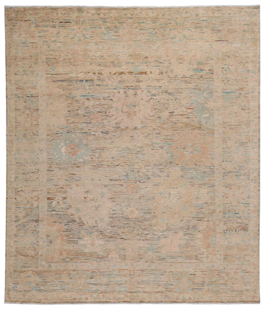 Orientteppich in Sandbeige mit großen pastellblauen Blüten, 302 × 250 cm – Gesamtansicht des handgeknüpften Wollteppichs