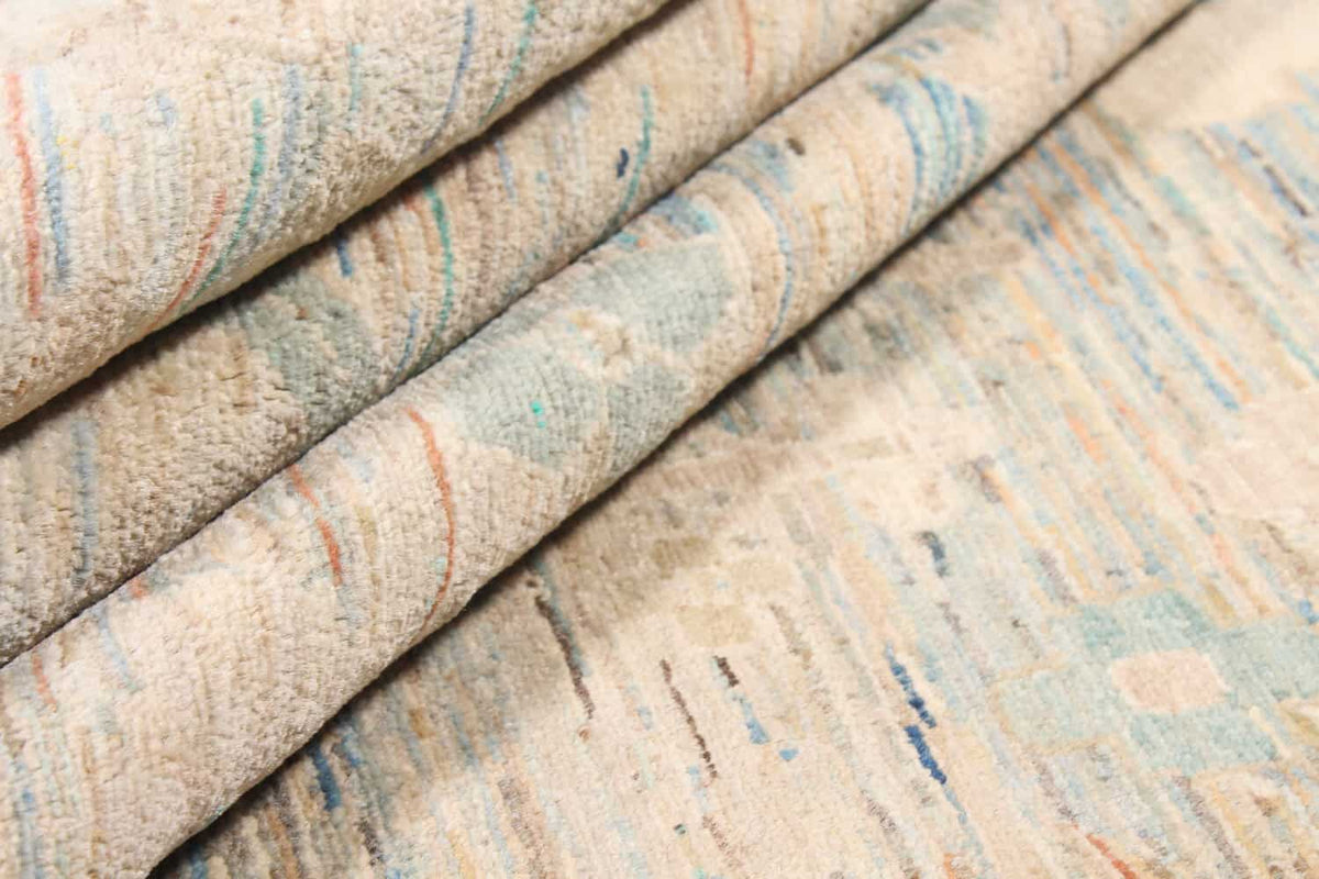 Abstrakter Wollteppich in Creme und Pastellblau, weitere Ansicht 2