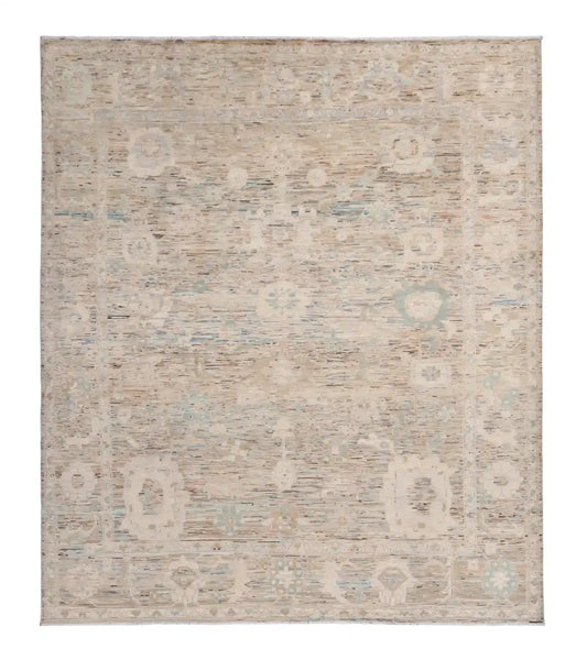 Cremegrauer Orientteppich mit großen Blüten, 293 × 250 cm – Gesamtansicht