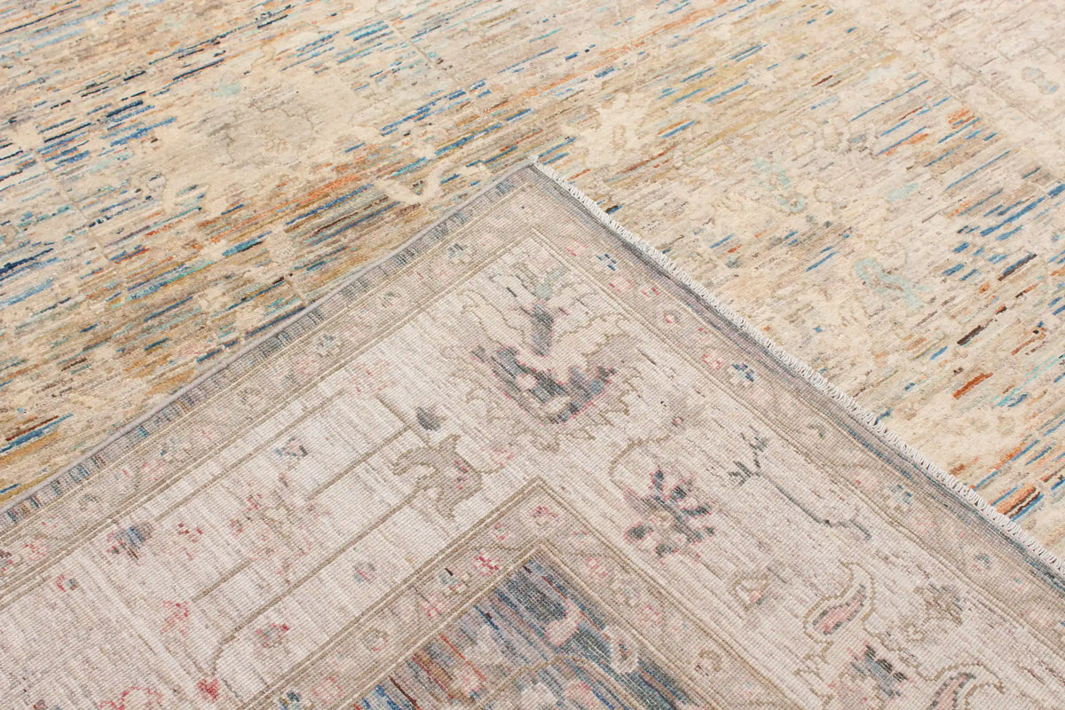 Cremefarbener Orientteppich mit blauer Blütenbordüre, 288 × 250 cm – Ansicht 7 des handgeknüpften Wollteppichs