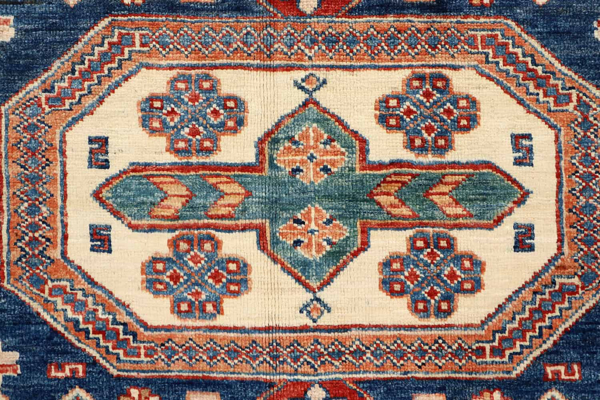 Super-Kazak-Teppich in Rot mit drei blauen Medaillons, 310 × 248 cm – weitere Ansicht 4