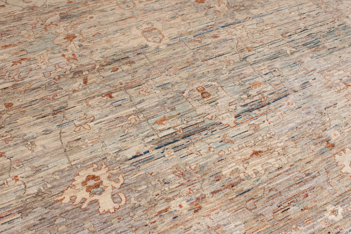 Cremefarbener Orientteppich mit feinen blauen Ornamenten, 390 × 297 cm – Ansicht 4 des handgeknüpften Wollteppichs