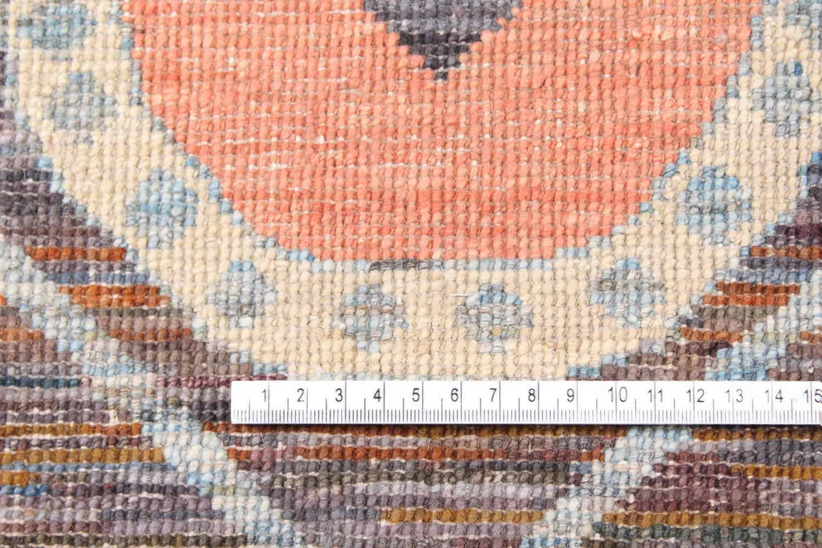Orientteppich mit rotem Medaillon auf grauem Grund, 351 × 257 cm – weitere Ansicht 4