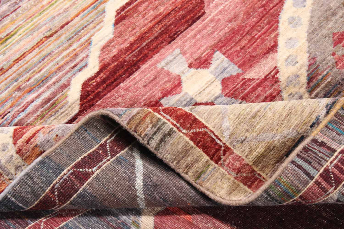Orientteppich mit rotem Medaillon auf grauem Grund, 351 × 257 cm – weitere Ansicht 6