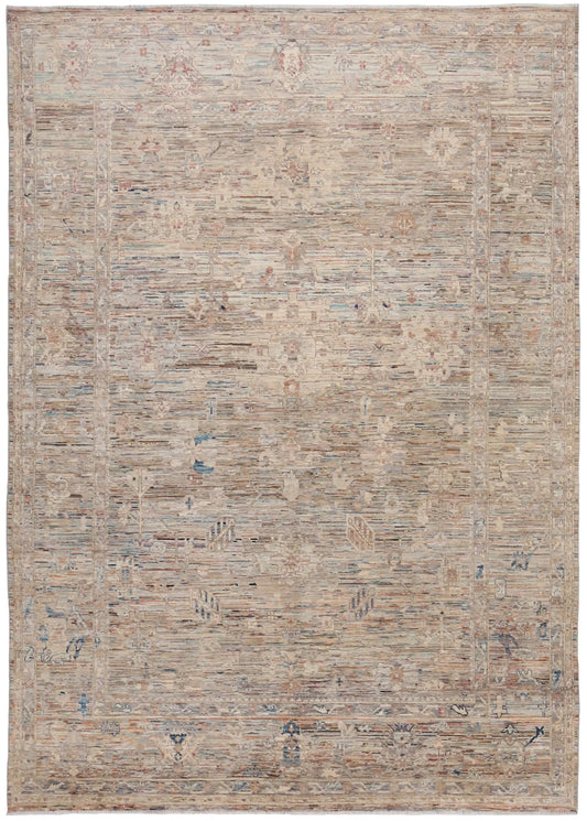 Grauer Wollteppich mit feinen cremefarbenen Ranken, 357 × 257 cm – Gesamtansicht