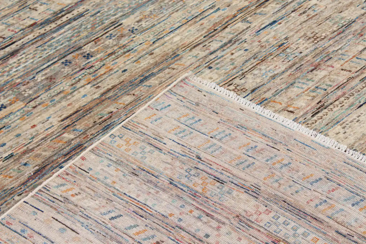 Sandfarbener Berjasta-Teppich mit blauen Querlinien, 347 × 250 cm – Ansicht 5 des handgeknüpften Wollteppichs
