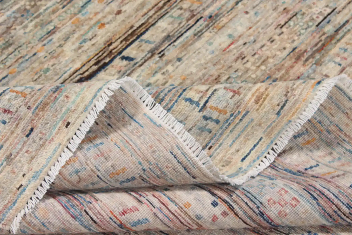 Sandfarbener Berjasta-Teppich mit blauen Querlinien, 347 × 250 cm – Ansicht 9 des handgeknüpften Wollteppichs