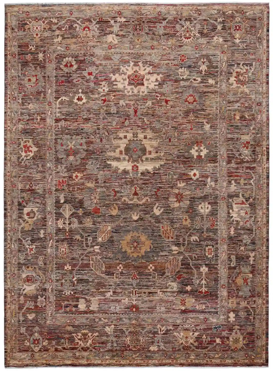 Afghanischer handgeknüpfter Wollteppich mit cremefarbenen Blüten und roten Akzenten auf braun-grauem Grund, 344 × 258 cm – Gesamtansicht