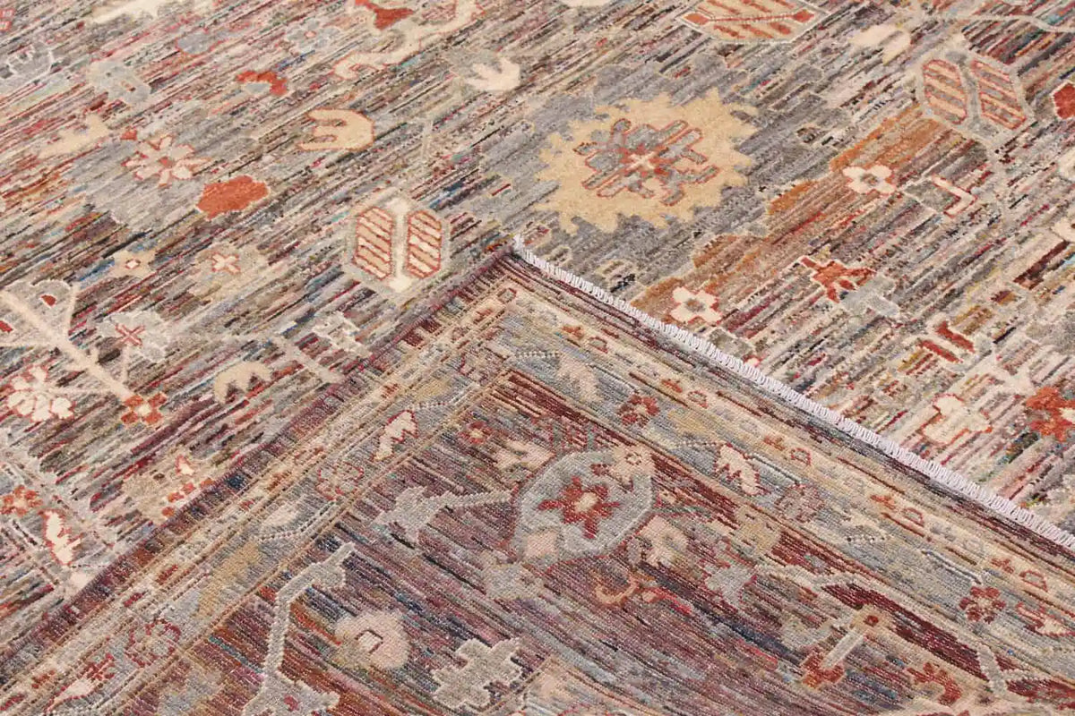 Afghanischer handgeknüpfter Wollteppich mit cremefarbenen Blüten und roten Akzenten auf braun-grauem Grund, 344 × 258 cm – Ansicht 6