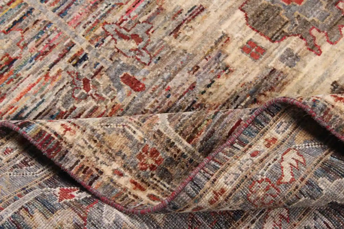 Afghanischer handgeknüpfter Wollteppich mit cremefarbenen Blüten und roten Akzenten auf braun-grauem Grund, 344 × 258 cm – Ansicht 8