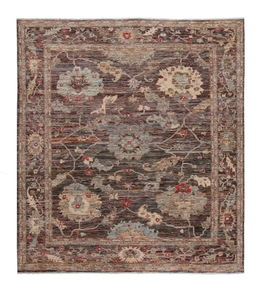 Dunkelbrauner Orientteppich mit breiten Blütenmotiven, 276 × 245 cm – Gesamtansicht