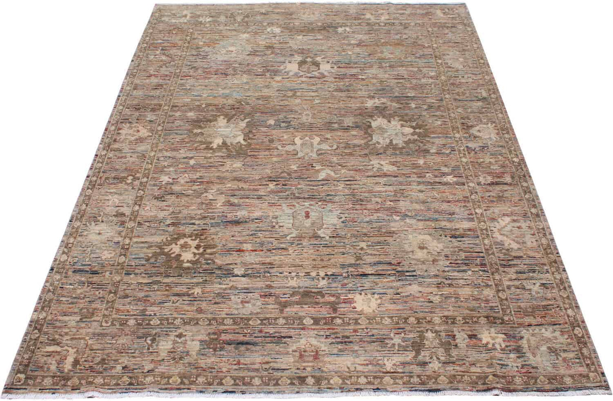 Orientteppich mit hellen Blüten auf graubraunem Grund, 340 × 253 cm – weitere Ansicht 2