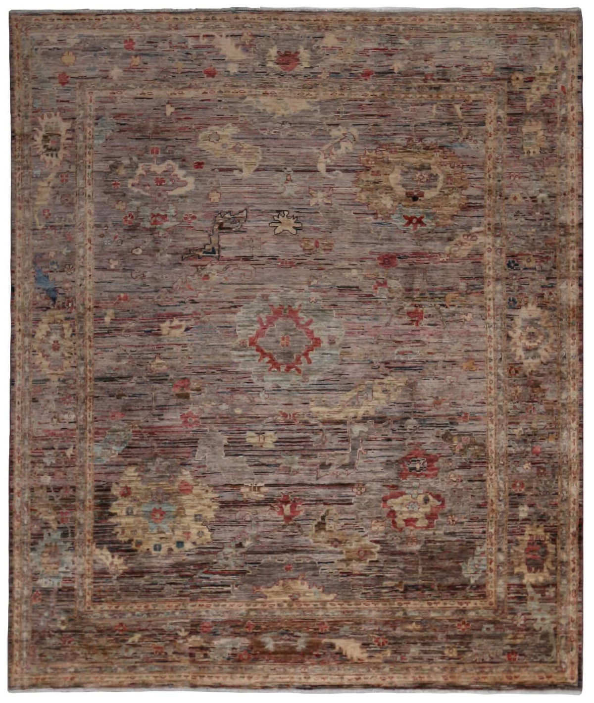 Dunkler Orientteppich mit kleinen roten Rosetten, 298 × 249 cm, Gesamtansicht