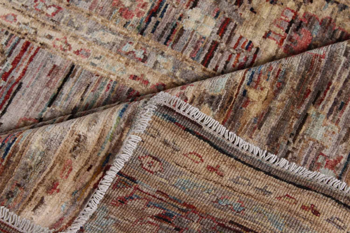 Dunkler Orientteppich mit kleinen roten Rosetten, 298 × 249 cm, weitere Ansicht 2