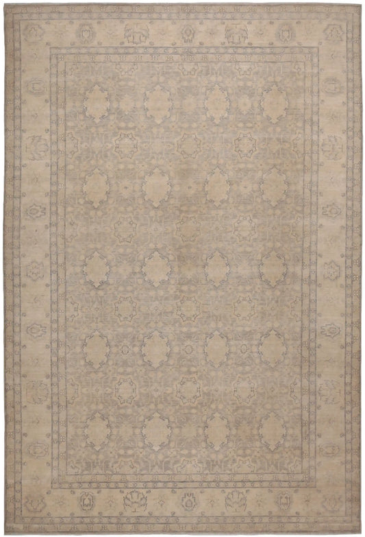 Ziegler-Teppich in Hellgrau und Beige mit Bordüre, 405 × 283 cm – Gesamtansicht