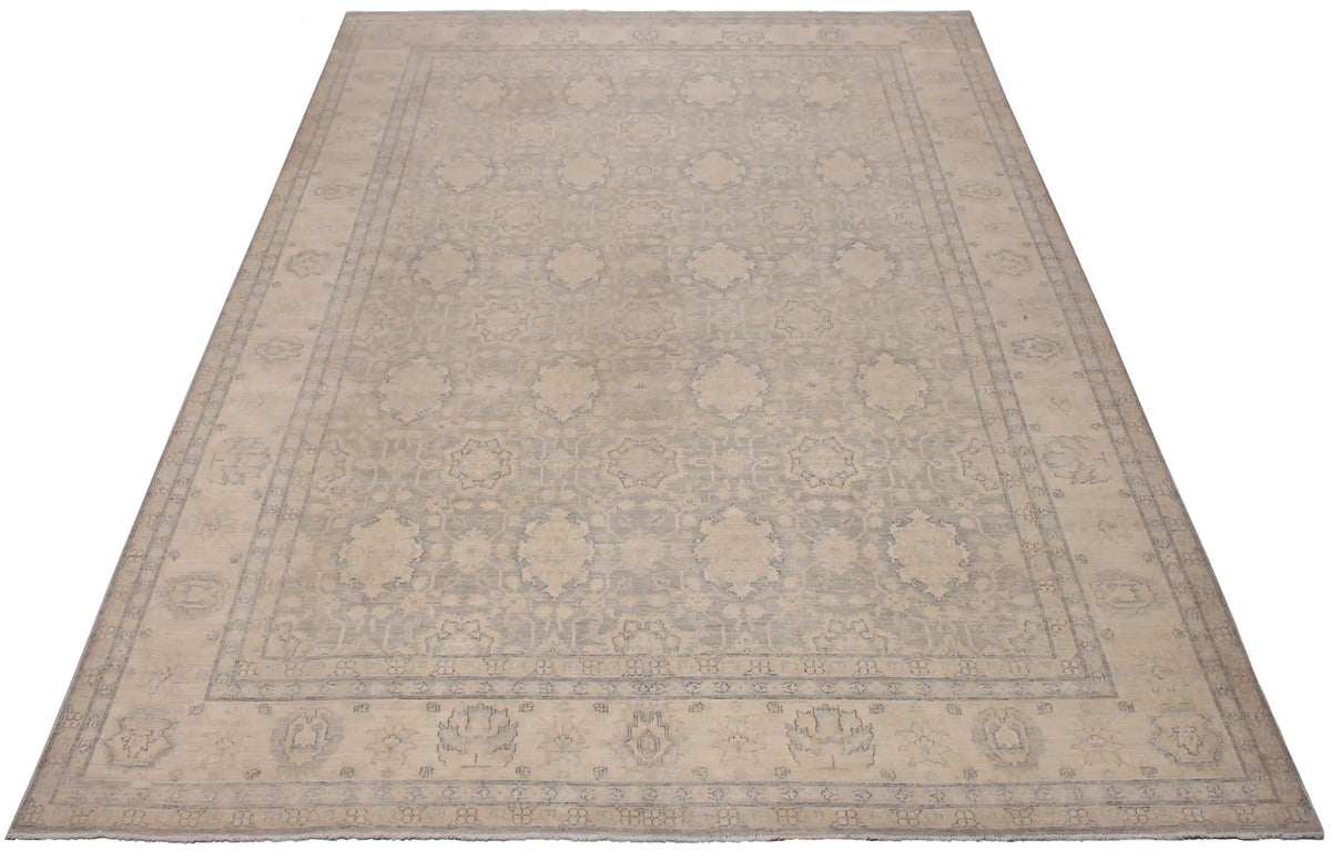 Light Gray & Beige Ziegler Rug with Border, 405 × 283 cm, view 2.