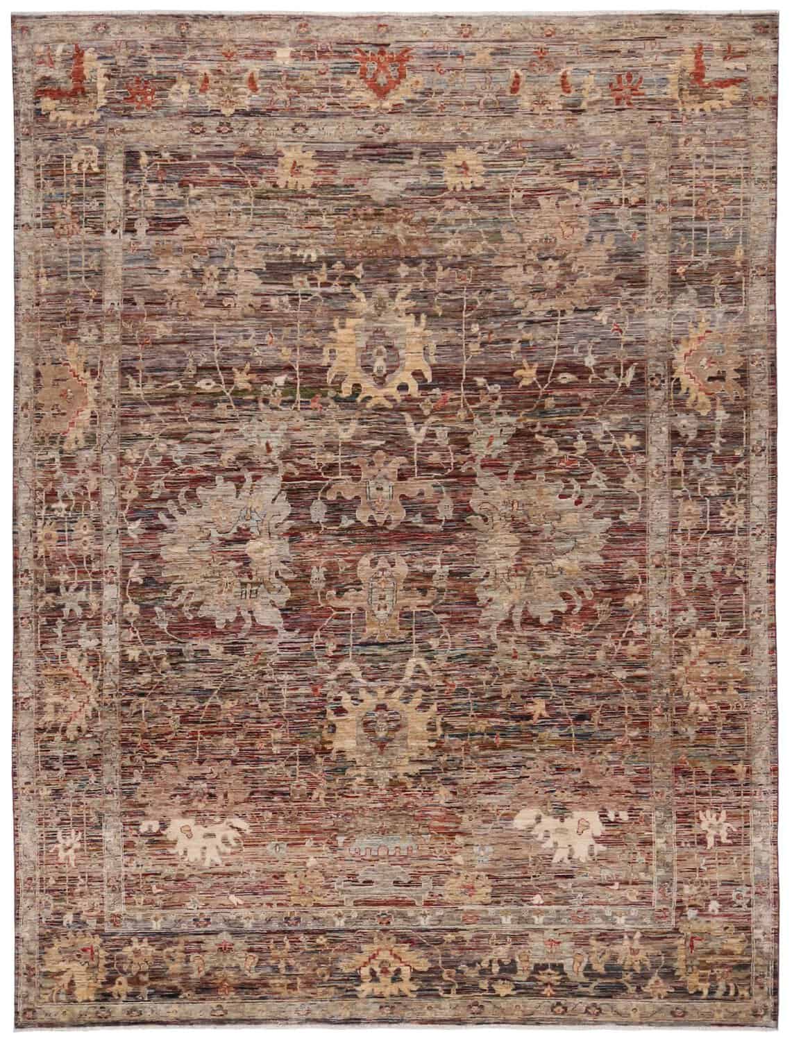 Brauner Orientteppich mit cremefarbenen Blüten und Ranken, 349 × 245 cm – Gesamtansicht des handgeknüpften Wollteppichs