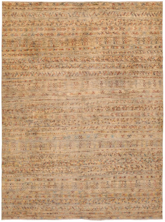 Beiger Berjasta-Teppich mit feinen Ornamentreihen, 380 × 300 cm – Gesamtansicht