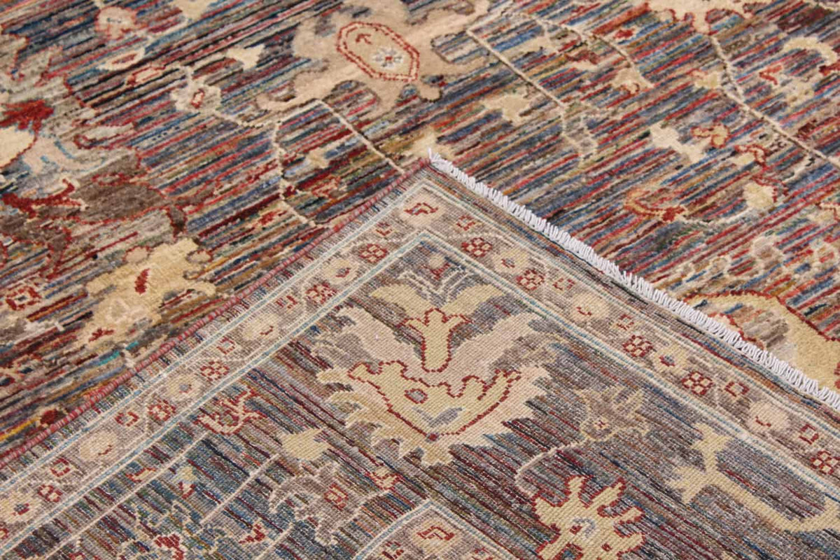 Brauner Orientteppich mit dichtem Blütenmuster, weitere Ansicht 4