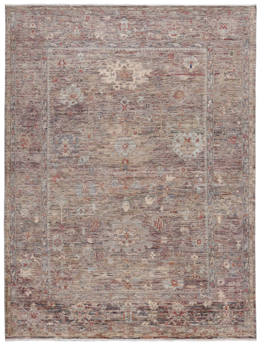 Heller Orientteppich in Grau und Mauve mit Ranken, 349 × 255 cm – Gesamtansicht