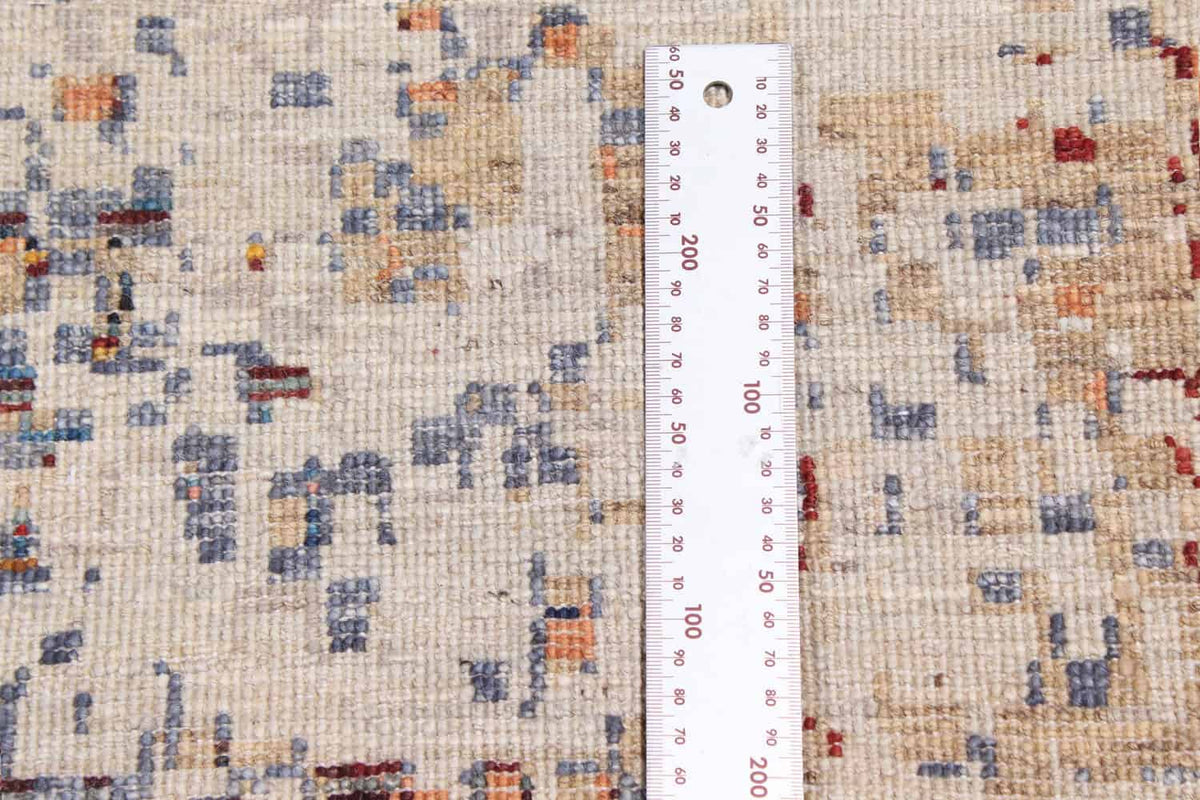 Abstrakter handgeknüpfter Orientteppich aus Wolle in Beige, Grau und Rot, 389 × 299 cm – Ansicht 5