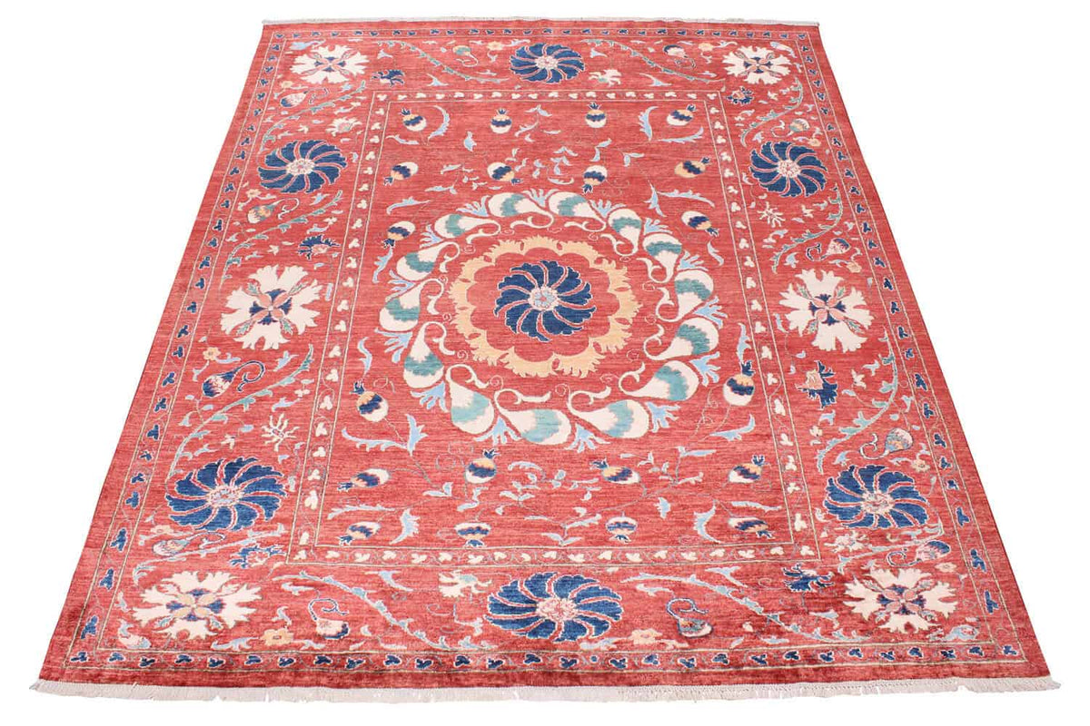 Suzani-Wollteppich in Rot mit floralem Medaillon, 318 × 264 cm – weitere Ansicht 2