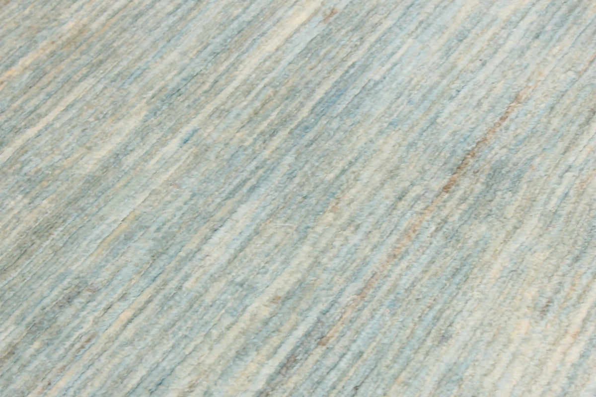 Großer hellblauer Wollteppich mit Melierung, 383 × 290 cm – Produktansicht 9