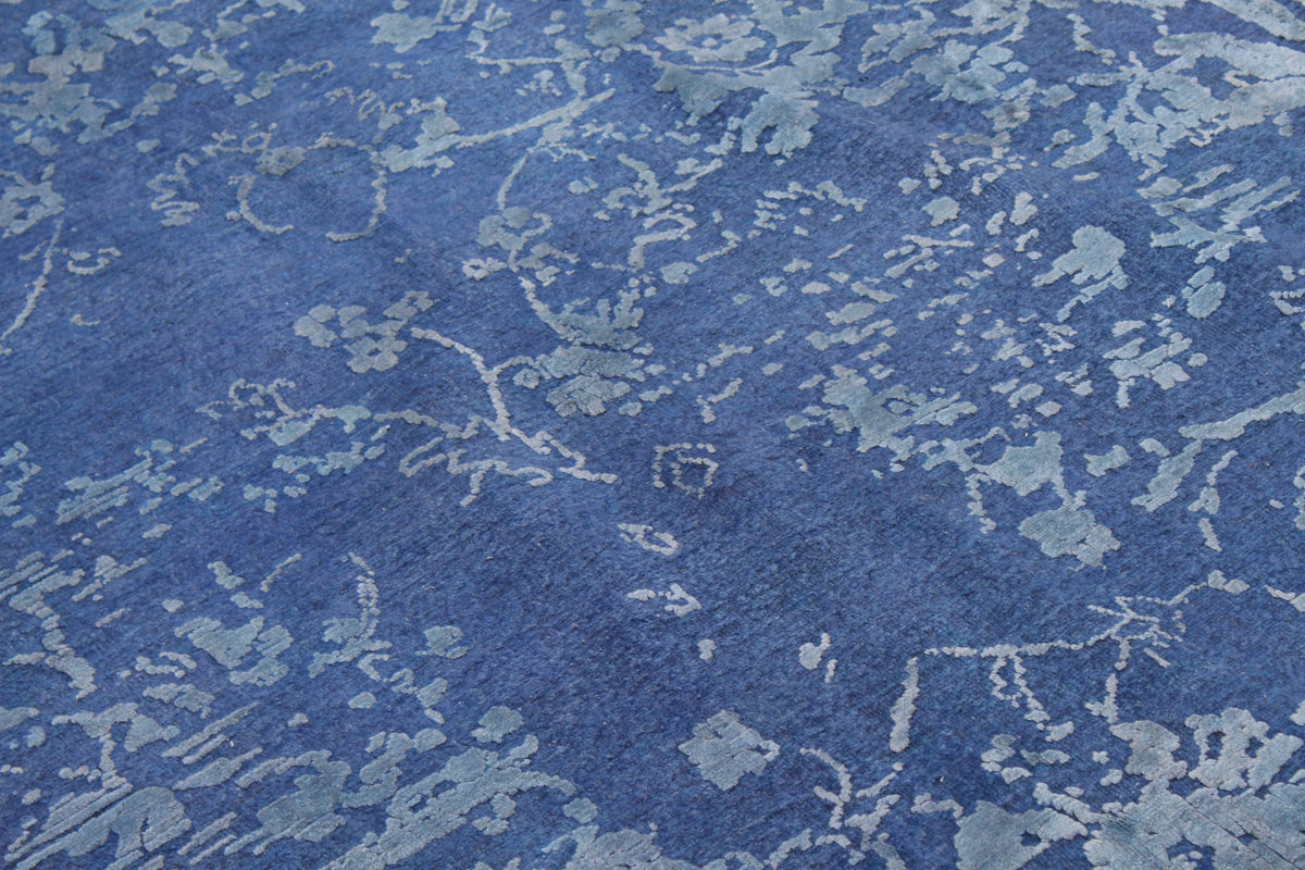 Dunkelblauer Orientteppich mit hellen Blüten, 295 × 241 cm – Produktansicht 4
