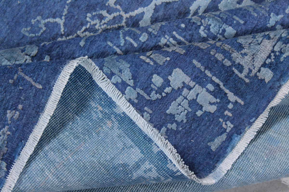 Dunkelblauer Orientteppich mit hellen Blüten, 295 × 241 cm – Produktansicht 7