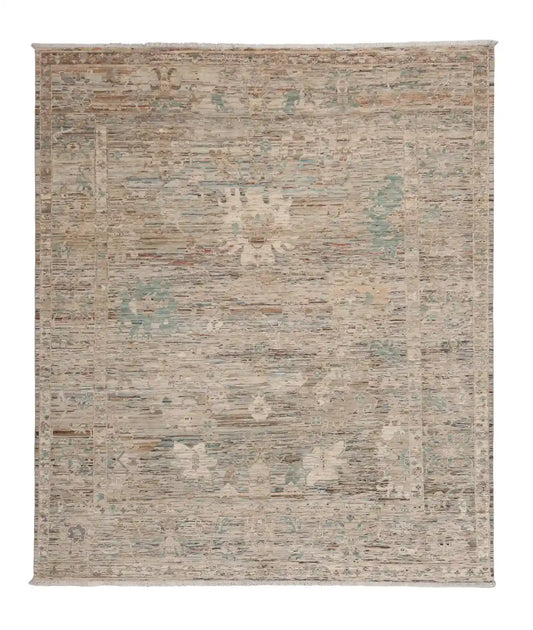 Heller Orientteppich mit salbeigrüner Blütenzeichnung, 296 × 252 cm – Gesamtansicht