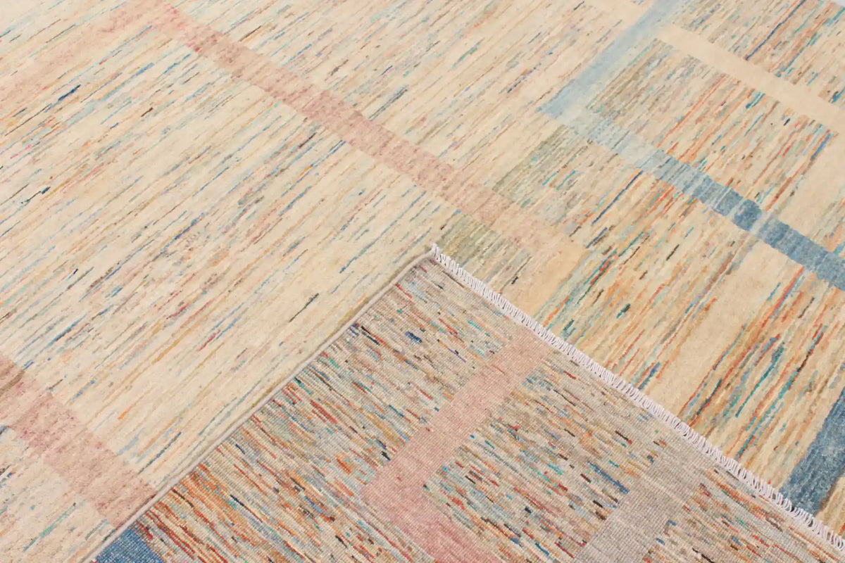 Moderner Wollteppich in Sand und Blau mit Rechtecken, 350 × 250 cm – Ansicht 5 des handgeknüpften Wollteppichs