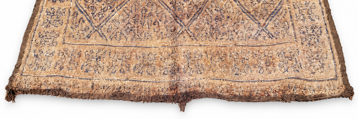 Edge detail of Beige Vintage Moroccan Rug with Large Diamonds, 340 × 190 cm.