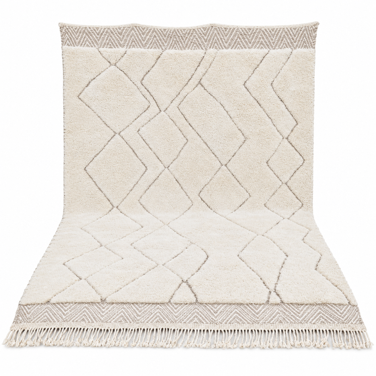 Beni Ourain Teppich Creme mit Rauten und Zickzackbordüre – 345 × 245 cm – Gesamtansicht auf weißem Hintergrund