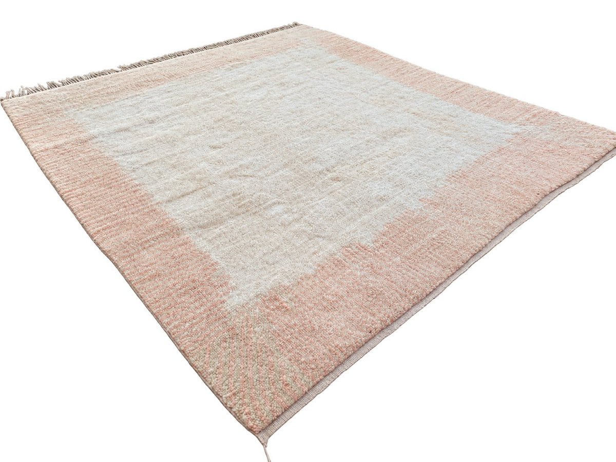 Berberteppich Creme-Pfirsich mit Rahmen – 428 × 397 cm – freigestellte Detailansicht 5