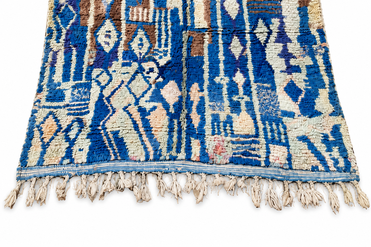 Edge detail of Blue Vintage Moroccan Rug with Elongated Motifs, 260 × 157 cm.