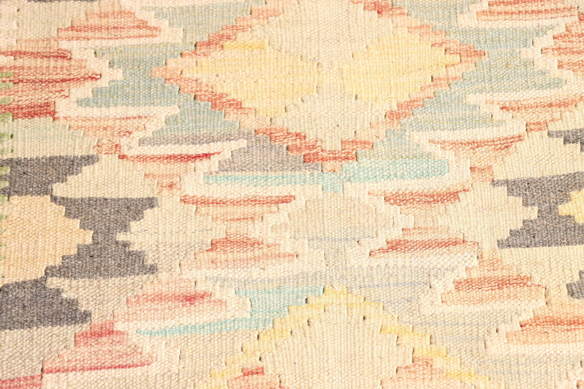 Light Pastel Diamond Kilim Runner, 294 × 76 cm — detail 2