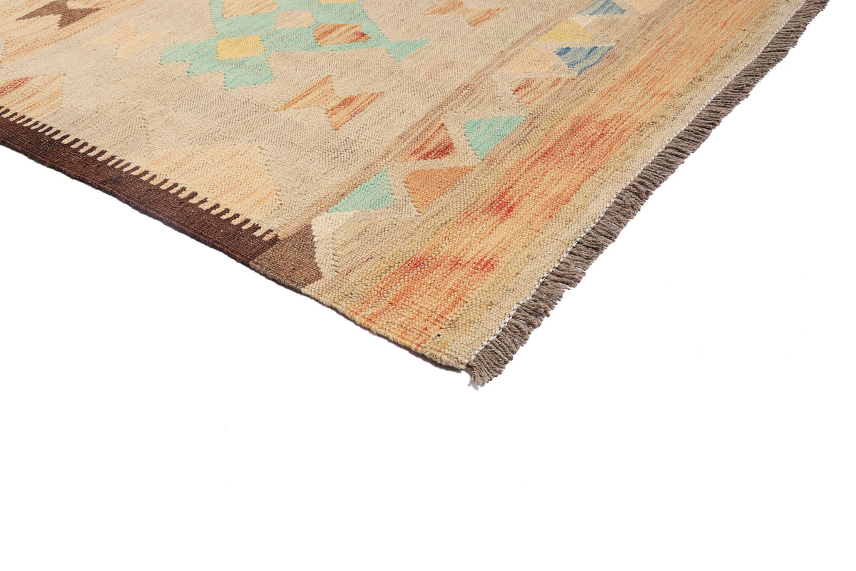 Beige Small Motif Kilim Rug, 197 × 146 cm — view 3