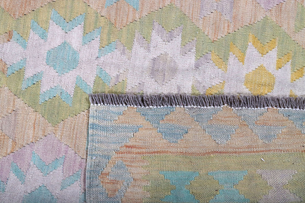 Green Kilim Rug with Light Jagged Diamonds, 198 × 146 cm — view 4