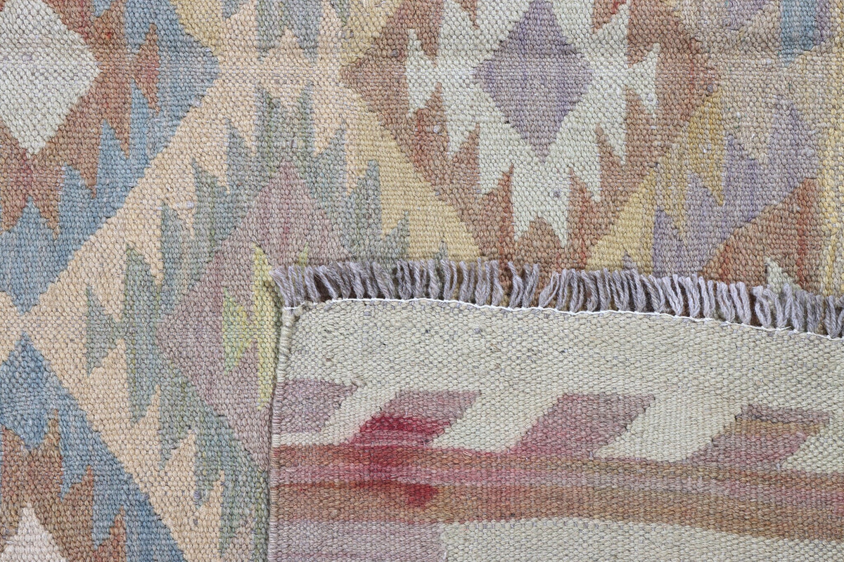 Natural Tone Diamond Grid Kilim Rug, 198 × 146 cm — view 3
