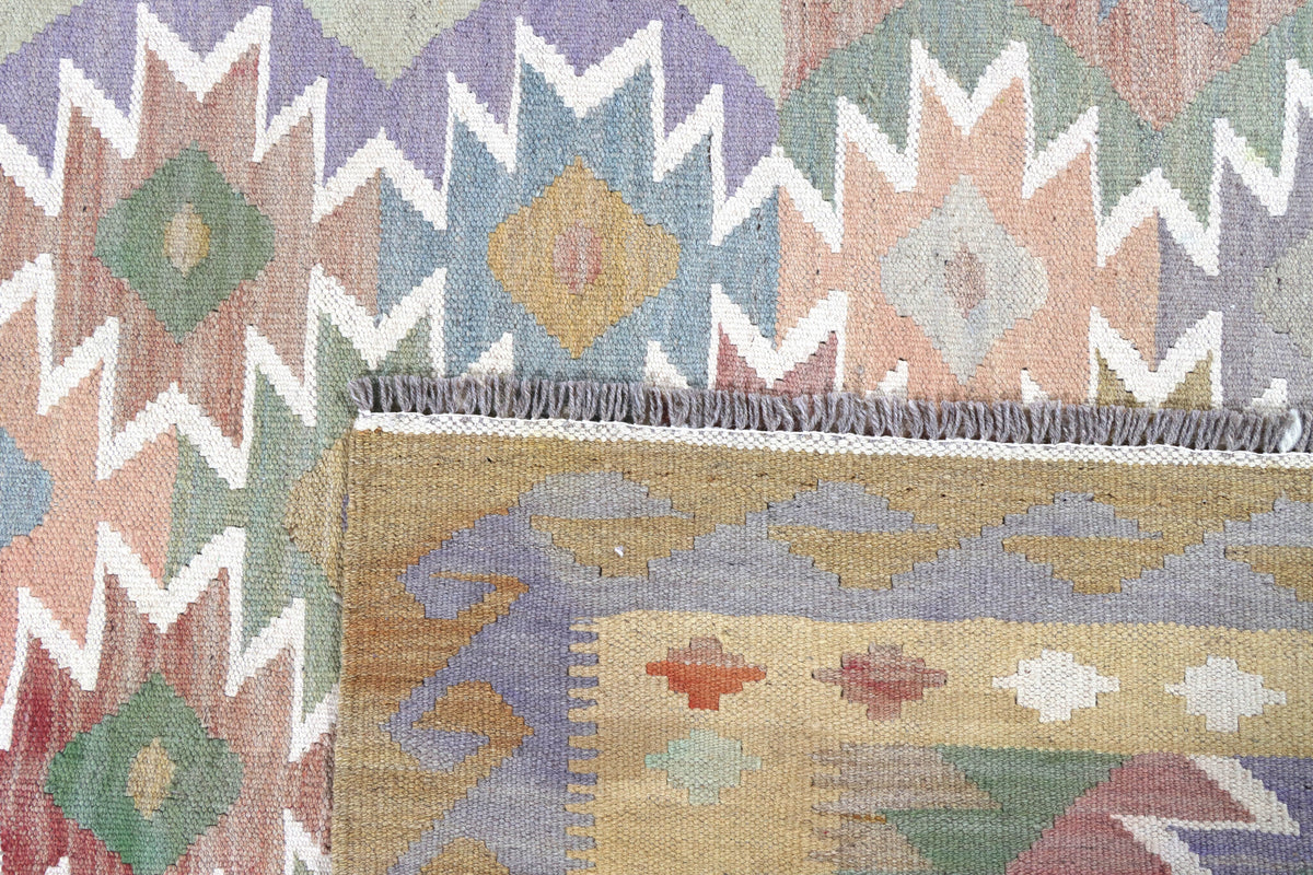 Pastel Jagged Medallion Kilim Rug, 204 × 153 cm — view 4